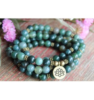 108er Mala-Armband aus Achat mit Lotusanhänger – spiritueller Schmuck mit Bedeutung