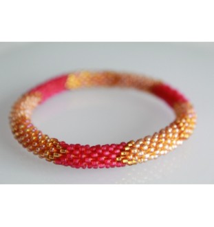 Handgefertigtes Glasperlenarmband aus Nepal – Tradition