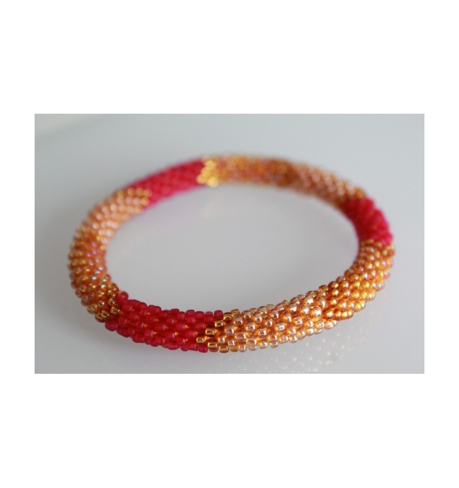 Handgefertigtes Glasperlenarmband aus Nepal – Tradition