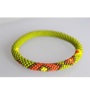 Handgefertigtes Glasperlenarmband aus Nepal – Tradition