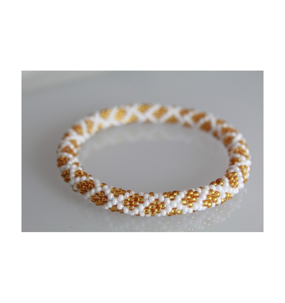 Handgefertigtes Glasperlenarmband aus Nepal – Tradition