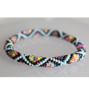 Handgefertigtes Glasperlenarmband aus Nepal – Tradition
