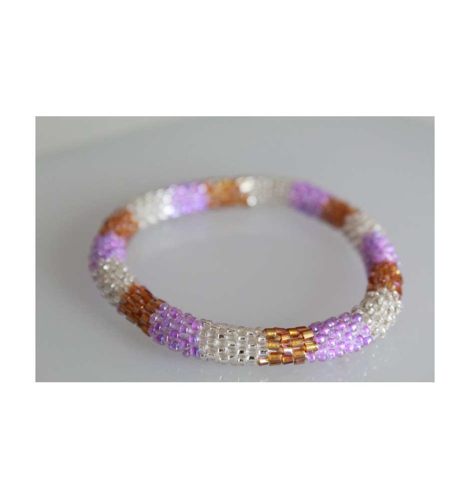 Handgefertigtes Glasperlenarmband aus Nepal – Tradition