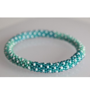 Handgefertigtes Glasperlenarmband aus Nepal – Tradition