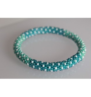 Handgefertigtes Glasperlenarmband aus Nepal – Tradition