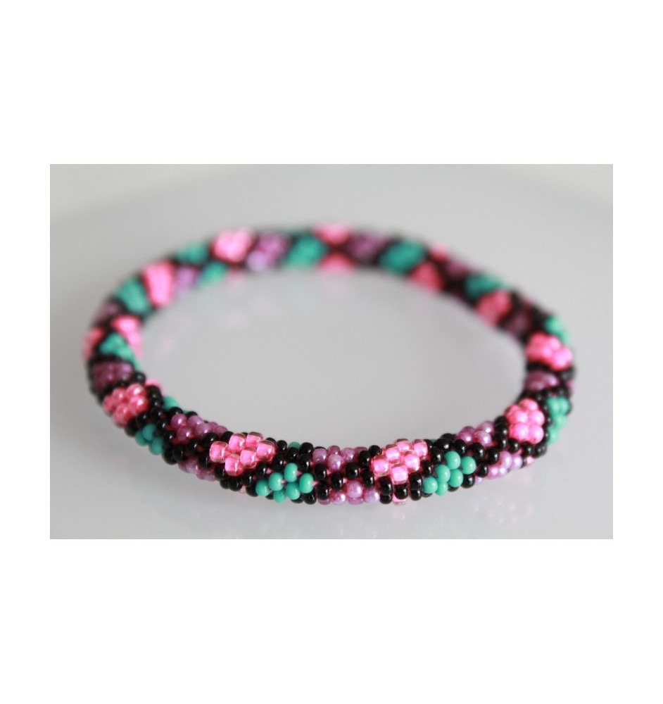 Handgefertigtes Glasperlenarmband aus Nepal – Tradition