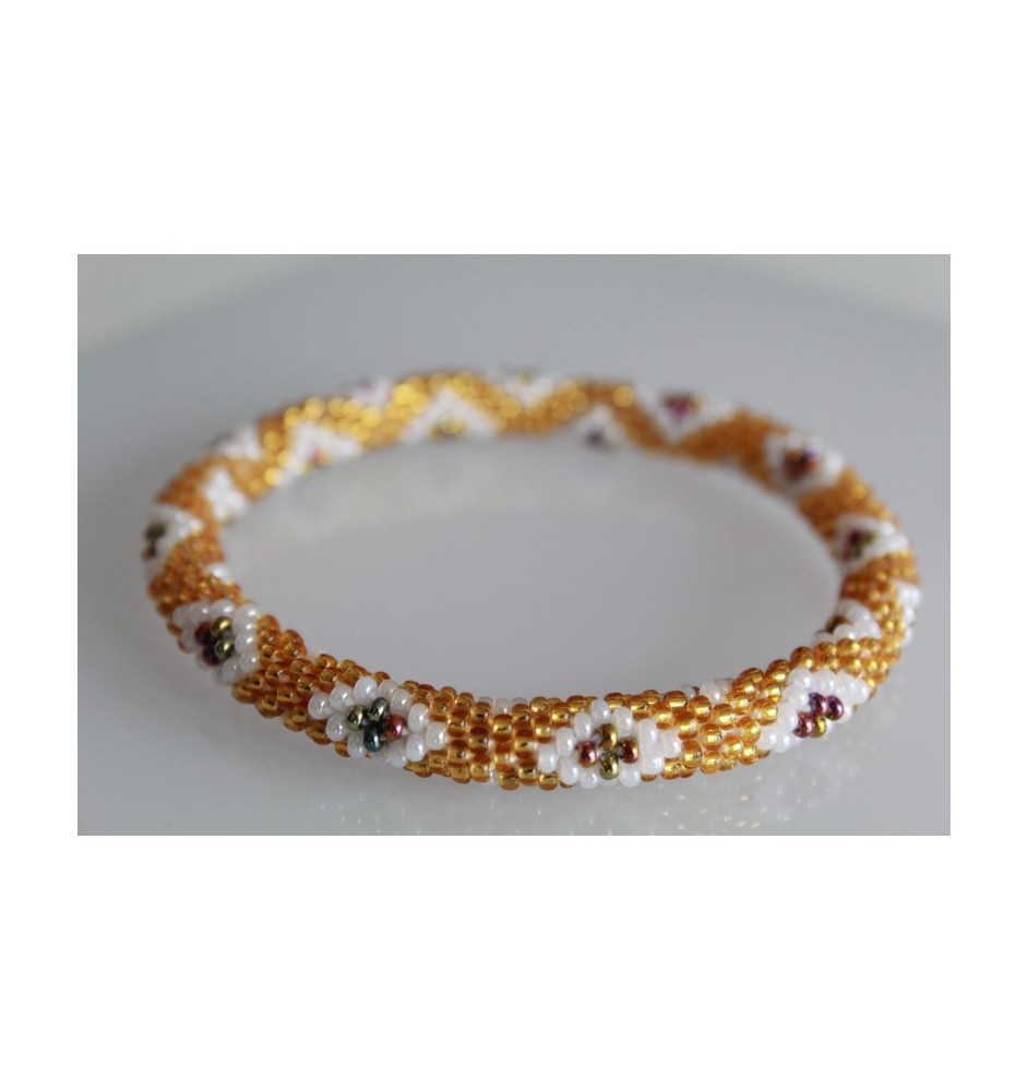 Handgefertigtes Glasperlenarmband aus Nepal – Tradition