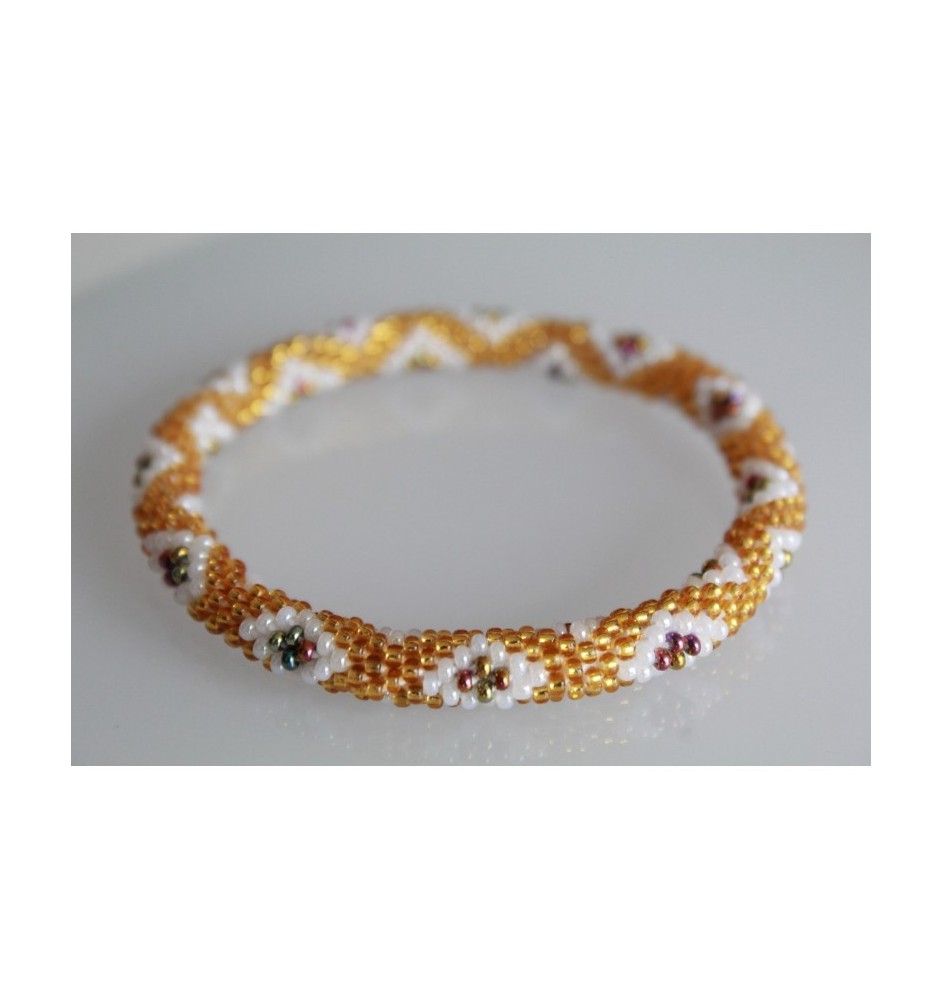 Handgefertigtes Glasperlenarmband aus Nepal – Tradition