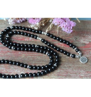 Mala bracelet onyx with lotus pendant – inner strength and protection