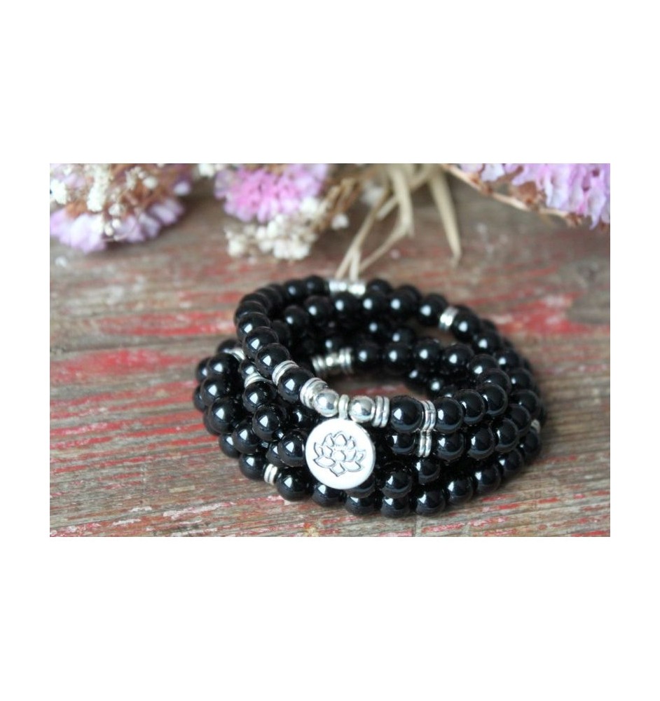Mala bracelet onyx with lotus pendant – inner strength and protection