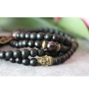 Mala bracelet with onyx beads – Spiritual jewelry with OM pendant | Handmade for inner peace and balance