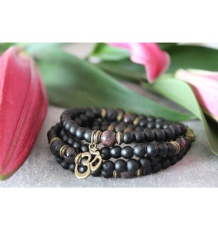 Mala bracelet with onyx beads – Spiritual jewelry with OM pendant | Handmade for inner peace and balance