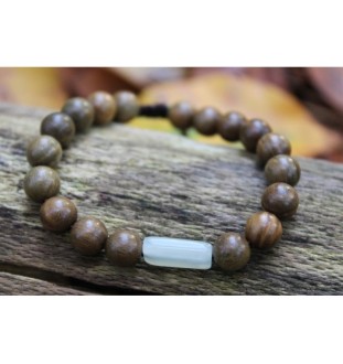 Jade Bracelet – made of wooden beads | Meaning, properties & handmade