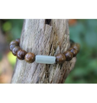 Jade Bracelet – made of wooden beads | Meaning, properties & handmade