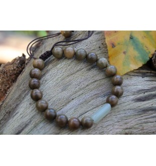 Jade Bracelet – made of wooden beads | Meaning, properties & handmade