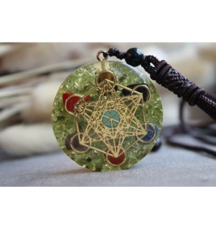 Orgonite necklace with pentagram – for peace of mind and radiant energy.