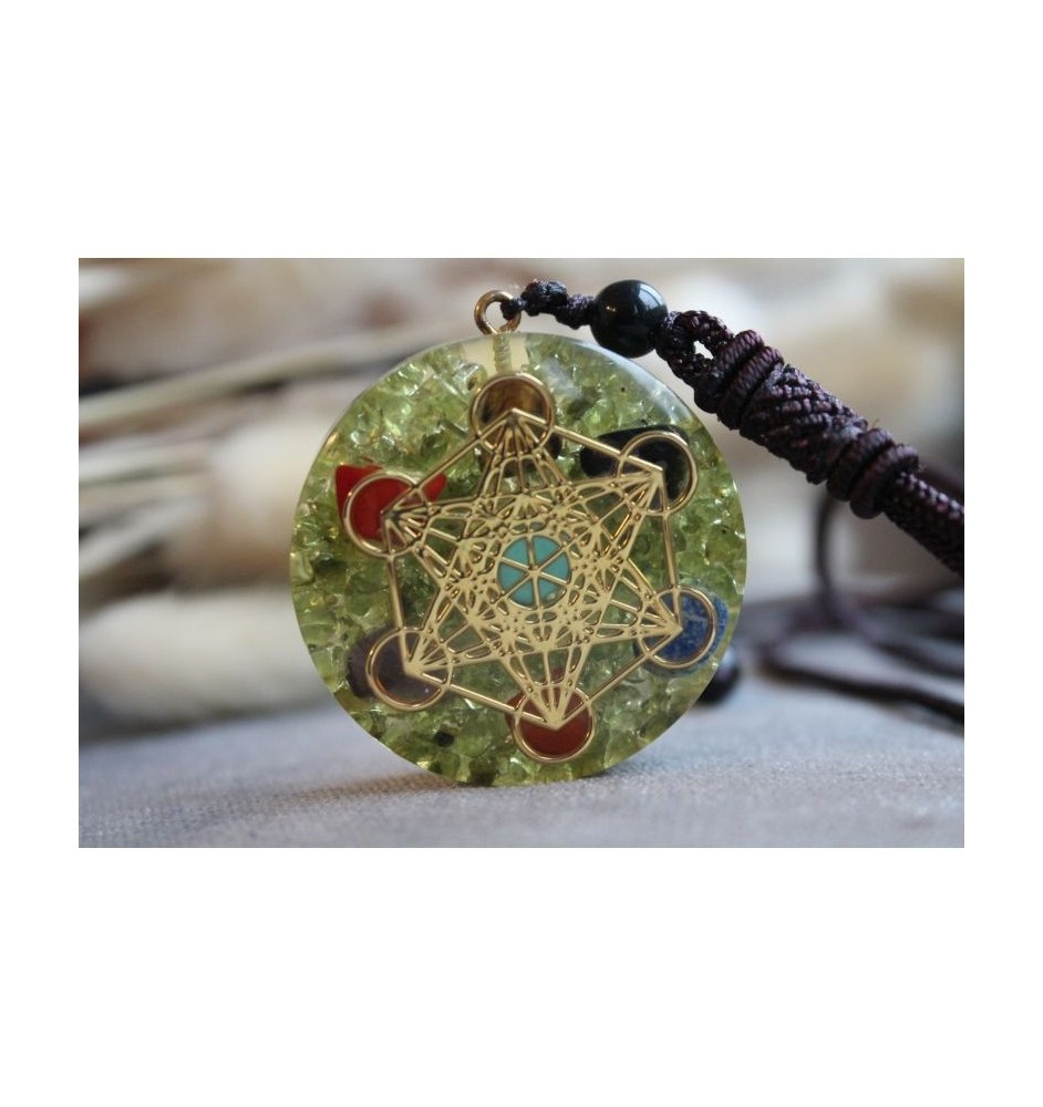 Orgonite necklace with pentagram – for peace of mind and radiant energy.